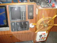 Tàu chở cá sống để bán