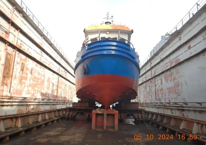 Tàu làm việc để bán