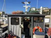 Tàu kéo lưới để bán