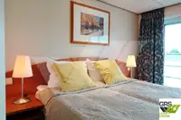 Tàu du lịch để bán