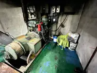Tàu kéo lưới để bán