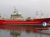 Tàu kéo lưới để bán