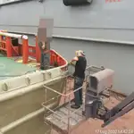 Tàu chở thủy thủ đoàn để bán