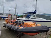 Thuyền bơm hơi cứng rao bán