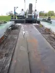 Tàu làm việc để bán