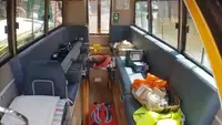 Tàu chở khách và hàng hóa để bán