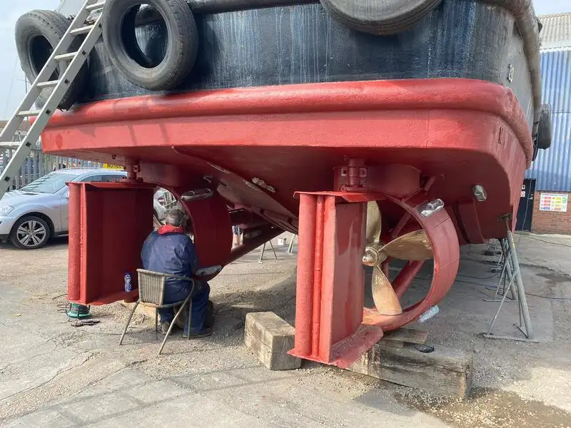Tàu kéo để bán