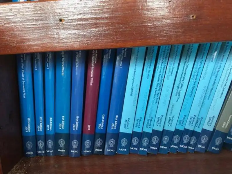 Tàu kéo để bán