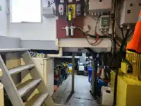Tàu làm việc để bán