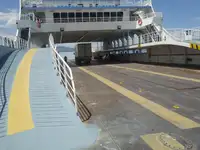 Tàu phà để bán