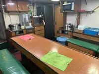 Tàu kéo lưới để bán