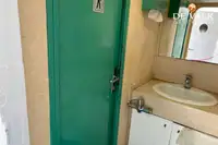 Tàu du lịch để bán
