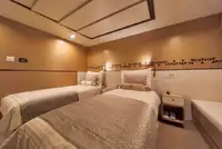 Tàu du lịch để bán
