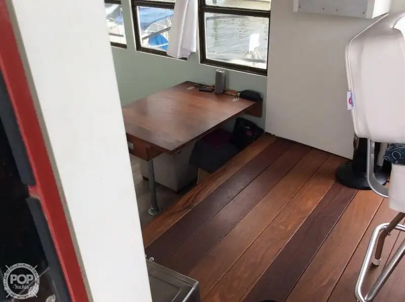 Tàu kéo để bán