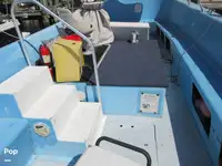 Tàu chở khách và hàng hóa để bán