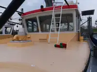 Tàu kéo lưới để bán