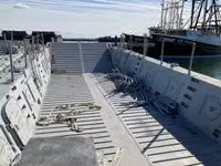 Tàu đổ bộ, chở hàng để bán