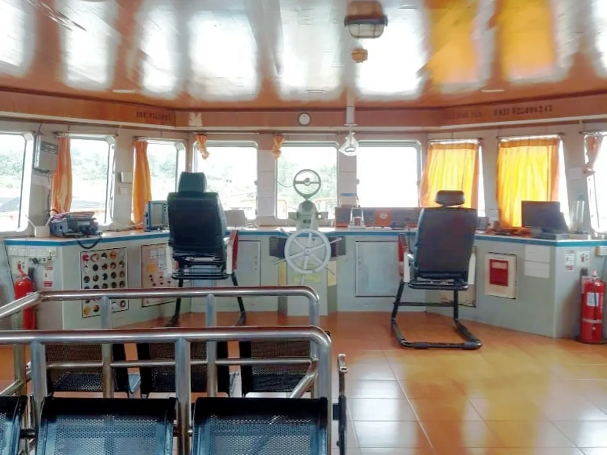 Tàu kéo để bán