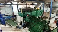 Tàu kéo lưới để bán