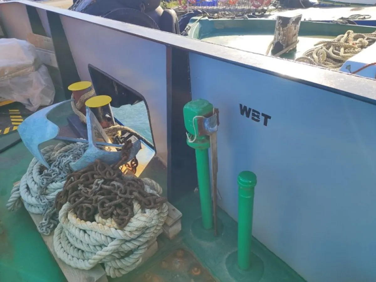 Tàu container để bán