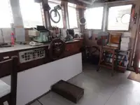 Tàu kéo để bán
