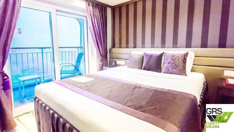 Tàu du lịch để bán
