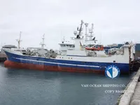 Tàu kéo lưới để bán