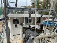 Tàu kéo lưới để bán