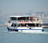 Tàu phà để bán