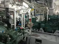 Tàu kéo lưới để bán
