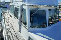 Tàu kéo lưới để bán