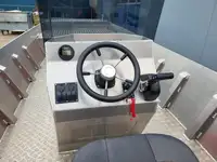 Tàu làm việc để bán