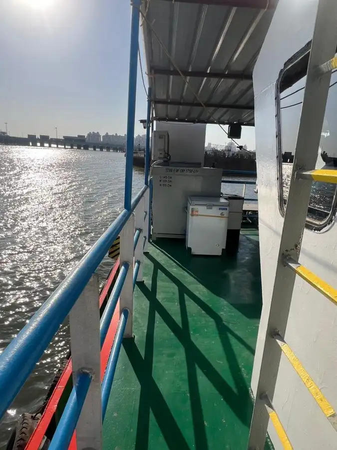 Tàu kéo để bán