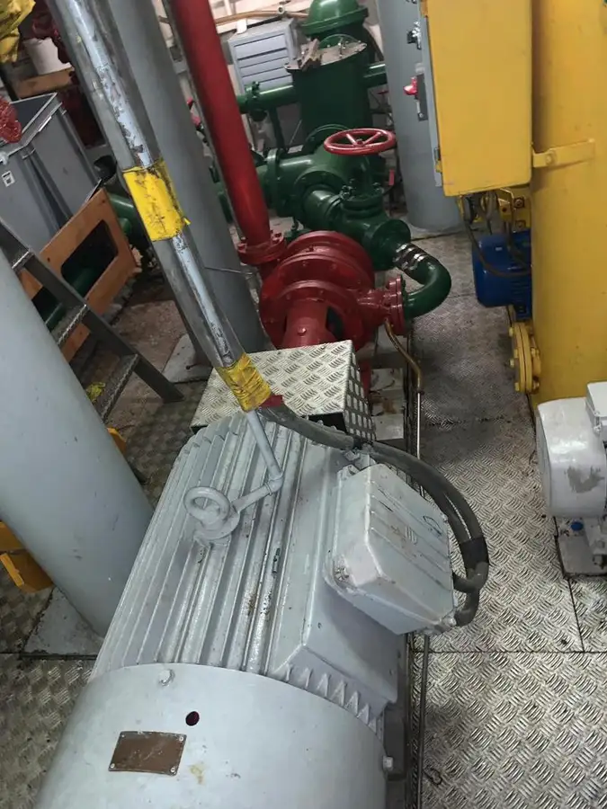 Tàu kéo để bán