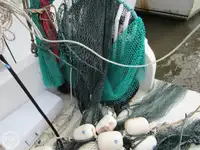 Tàu kéo lưới để bán