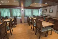 Tàu du lịch để bán