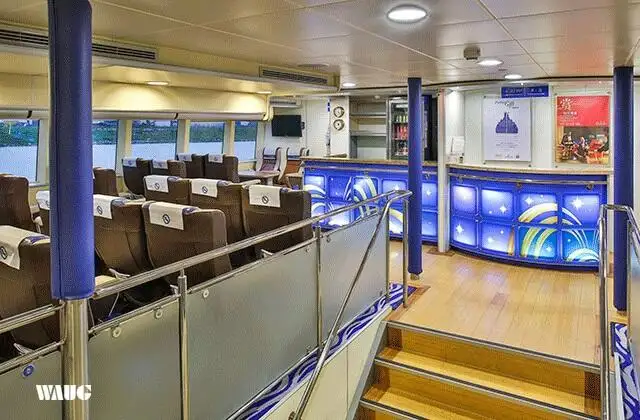 Tàu du lịch để bán