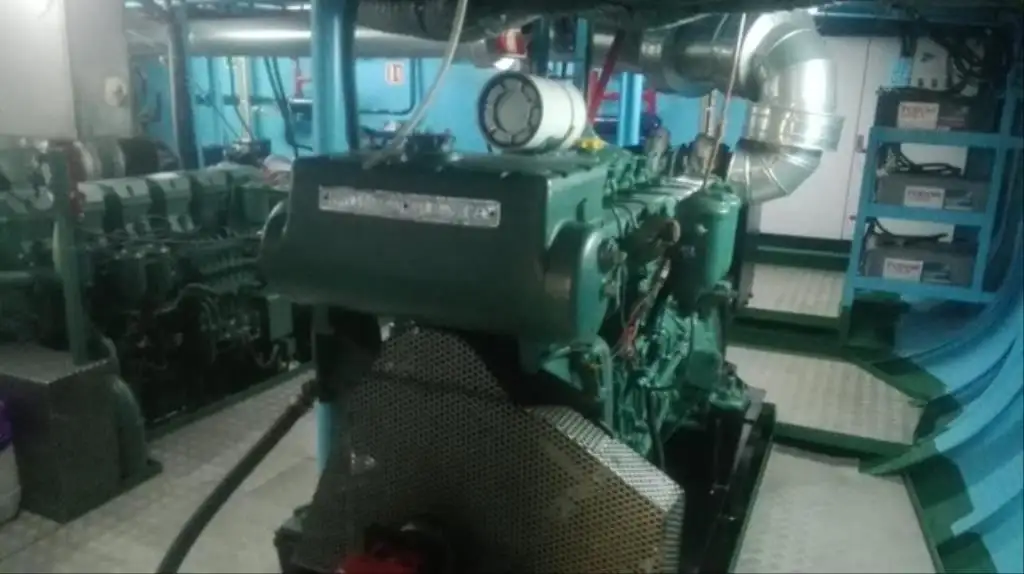 Tàu làm việc để bán