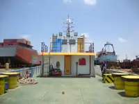 Tàu chở thủy thủ đoàn để bán