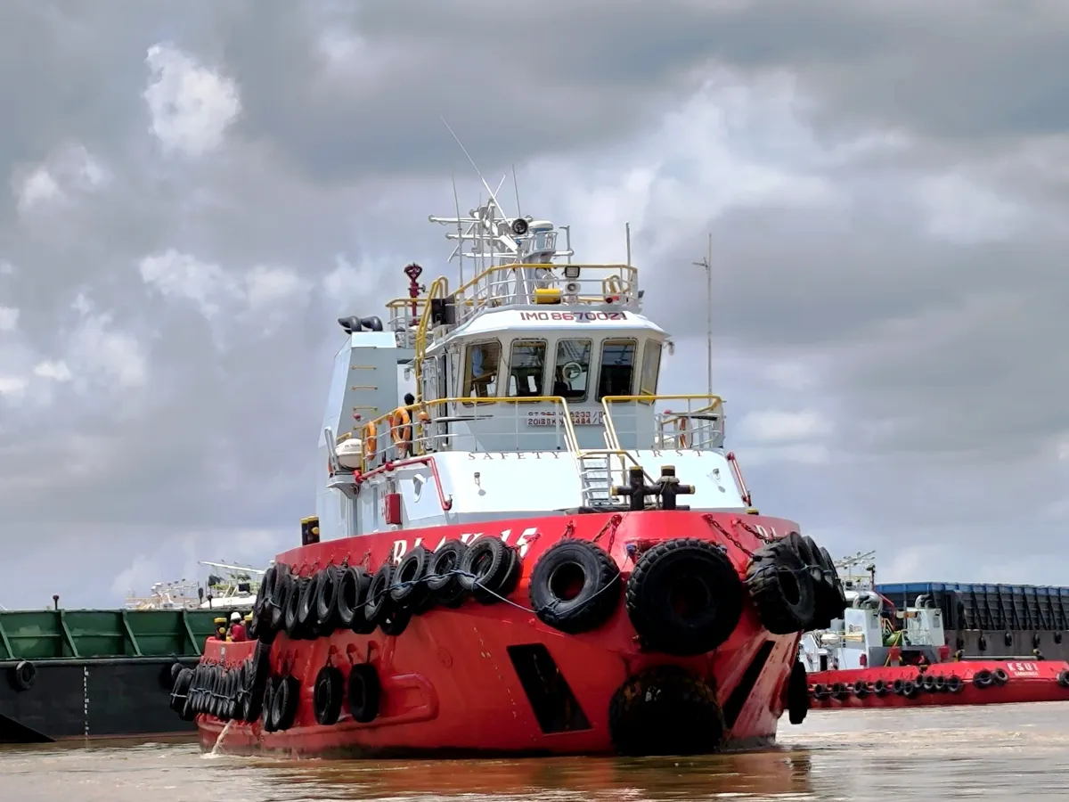 Tàu kéo để bán