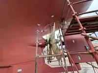 Tàu kéo lưới để bán