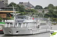Tàu du lịch để bán