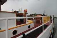 Tàu du lịch để bán