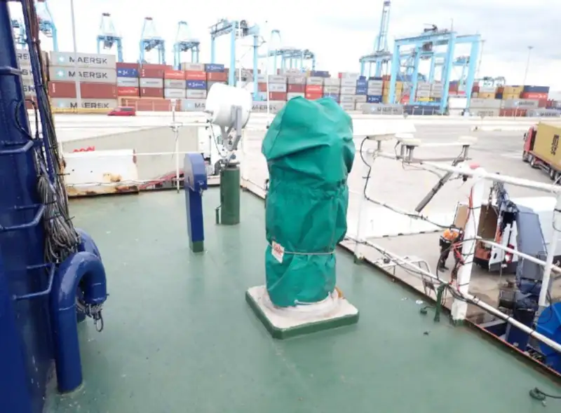 Tàu làm việc để bán