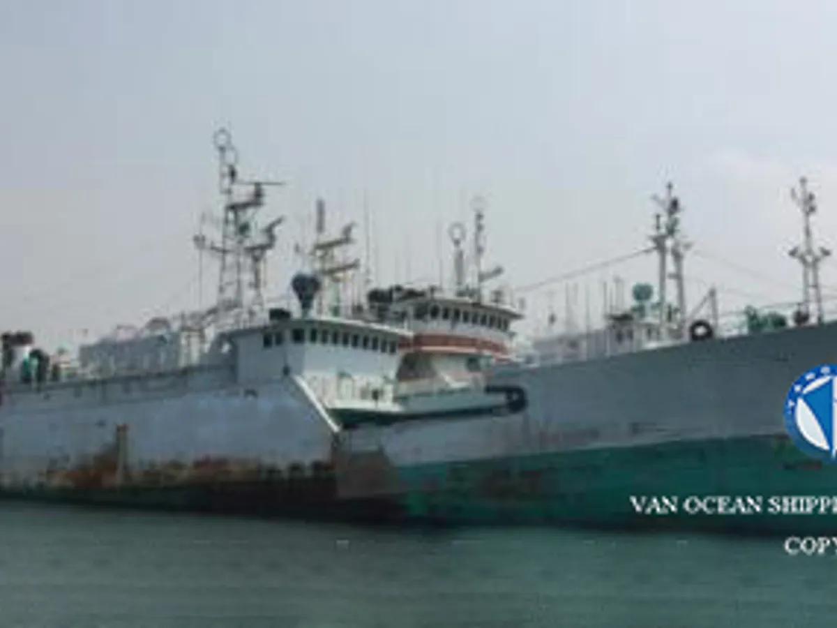 Tàu câu dài để bán