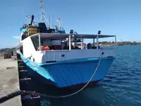 Tàu kéo lưới để bán