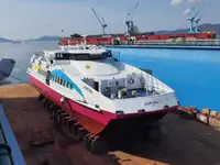 Tàu chở khách rao bán