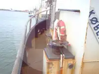 Tàu làm việc để bán