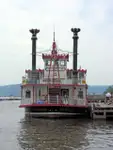 Tàu chở khách rao bán