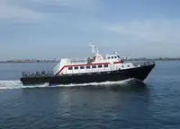 Tàu chở thủy thủ đoàn để bán